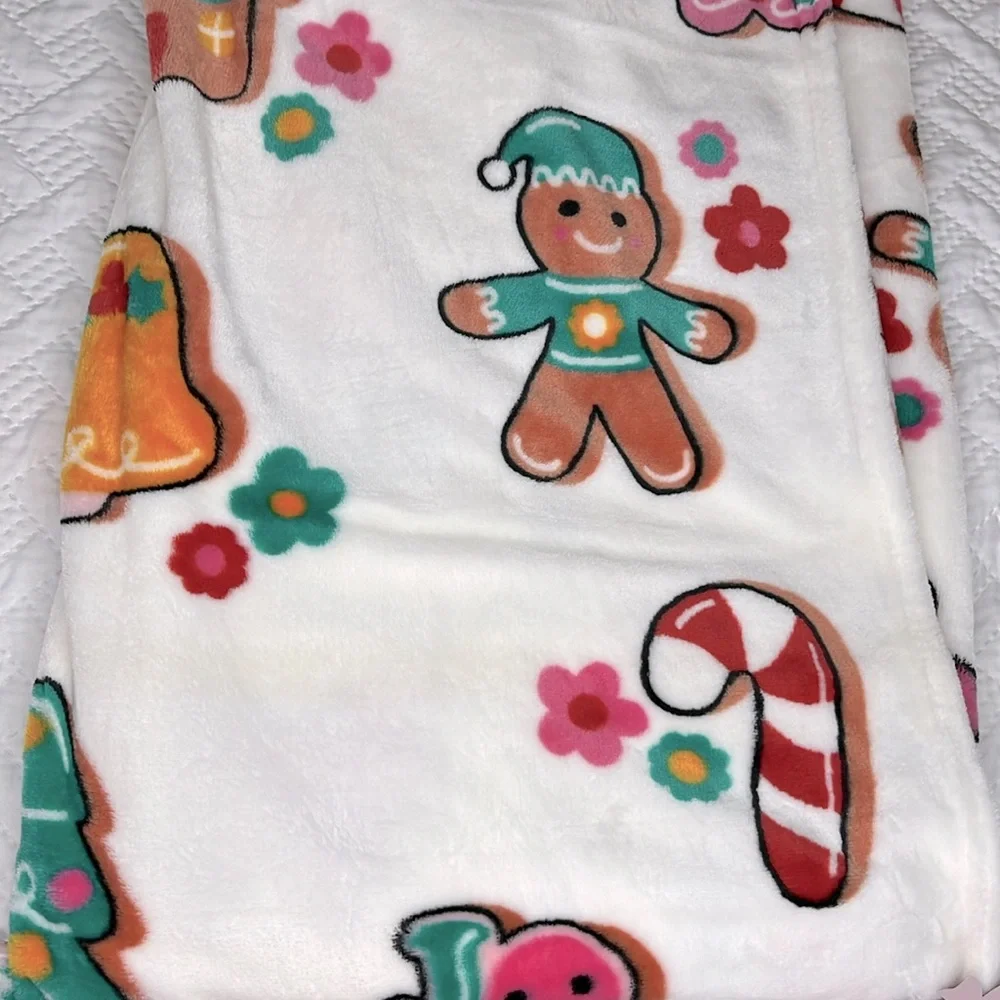 Betsey Johnson Ultra Soft Plush Christmas Throw, NWT
